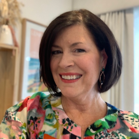 Meet your Posher, Stephanie - Picture 2 of 7